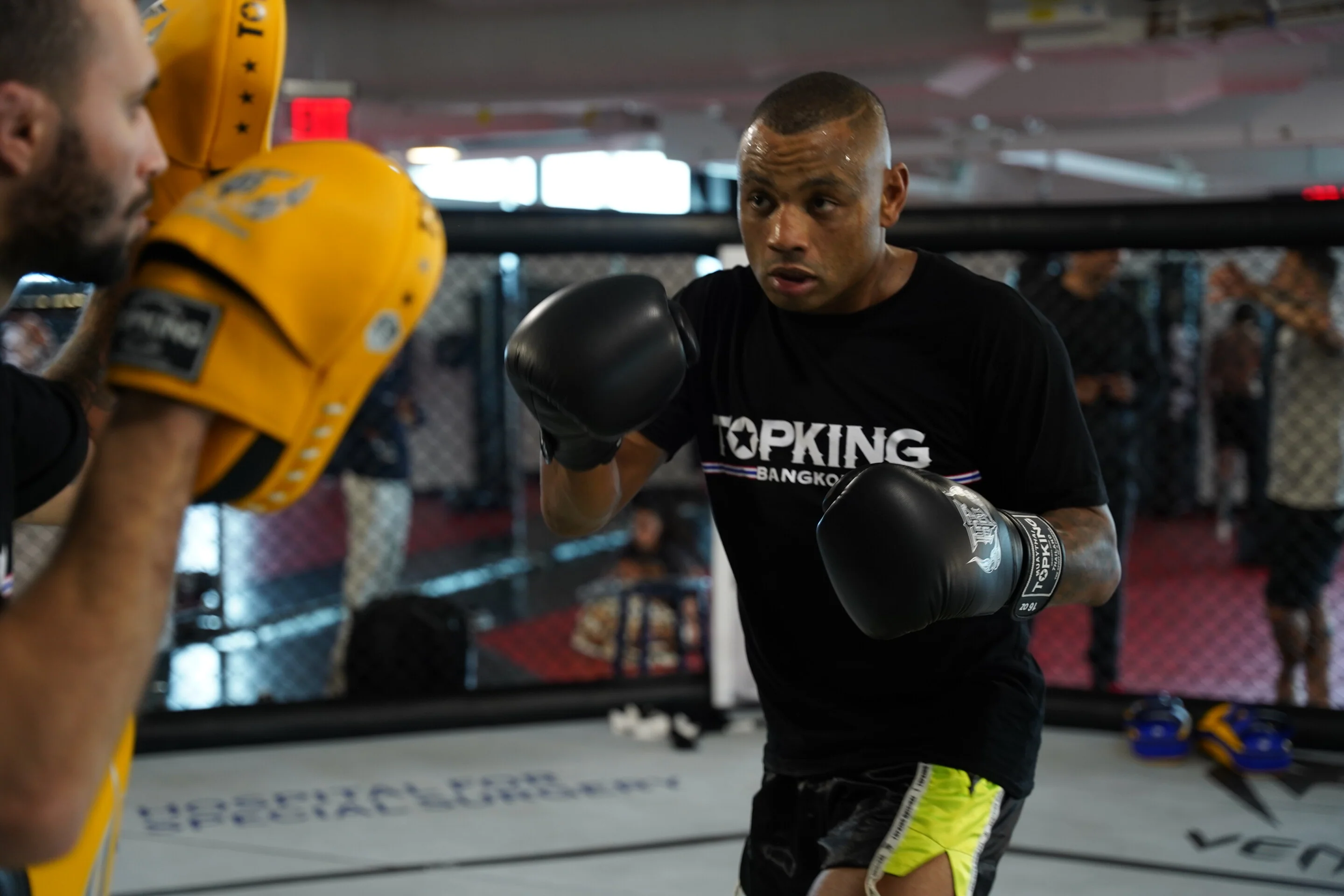 Top King Pro Black Boxing Gloves - Image 3